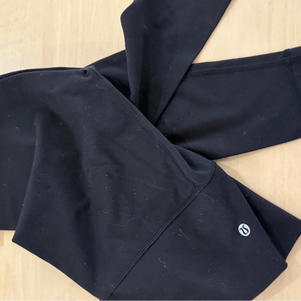 Lululemon 6 full length Black Leggings EUC just needs a lint roll